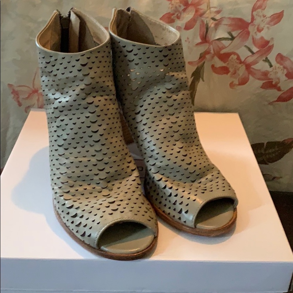 Sheridan Mia Paola Peep Toe Bootie